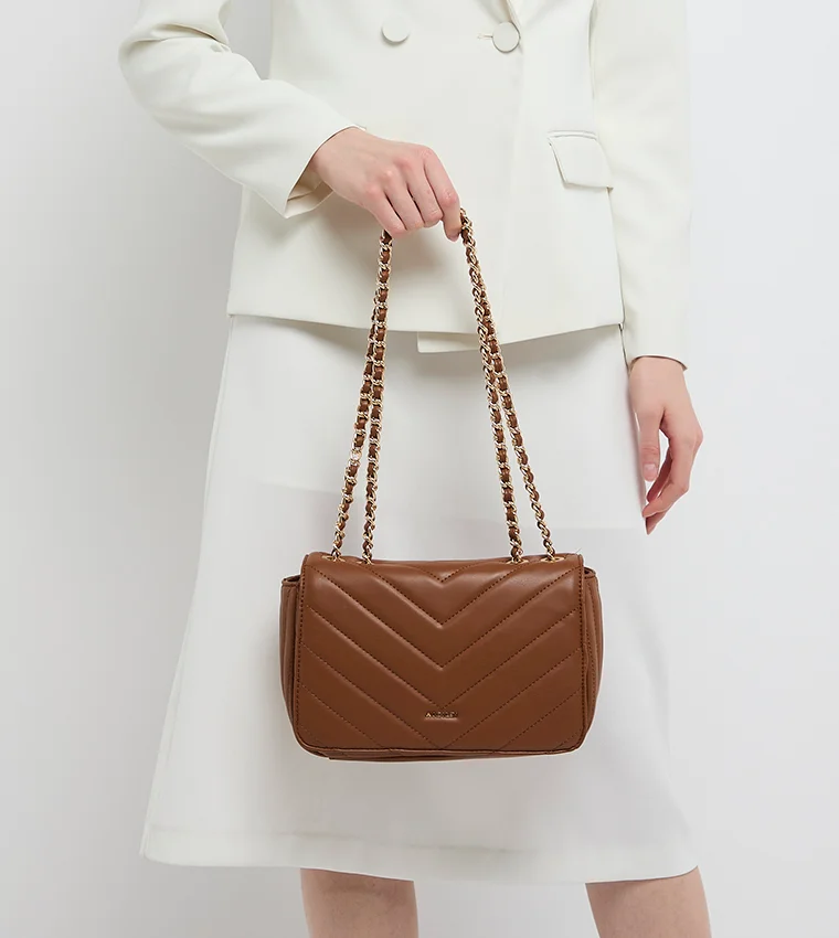 آن كلاين حقيبة كروس بودي قابلة للتحويل من آن كلاين بتفاصيل شعار مبطنة